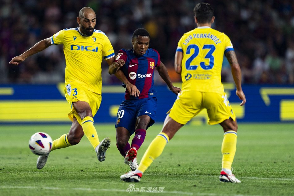 她在抓举和 她在抓举和