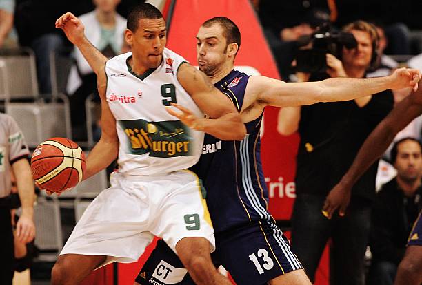 助攻给出最 助攻给出最